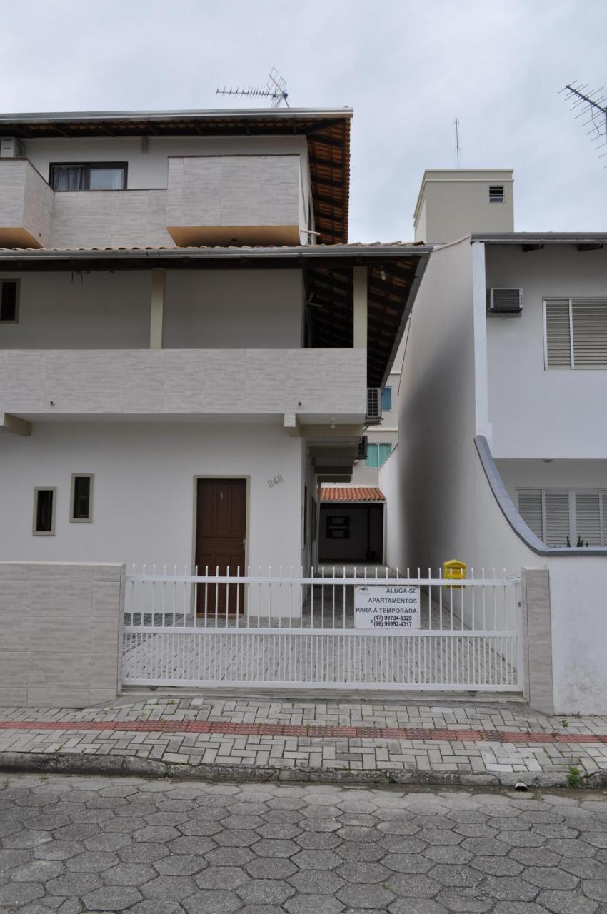 Apartamentos Bombinhas - 140 Metros Da Praia Extérieur photo